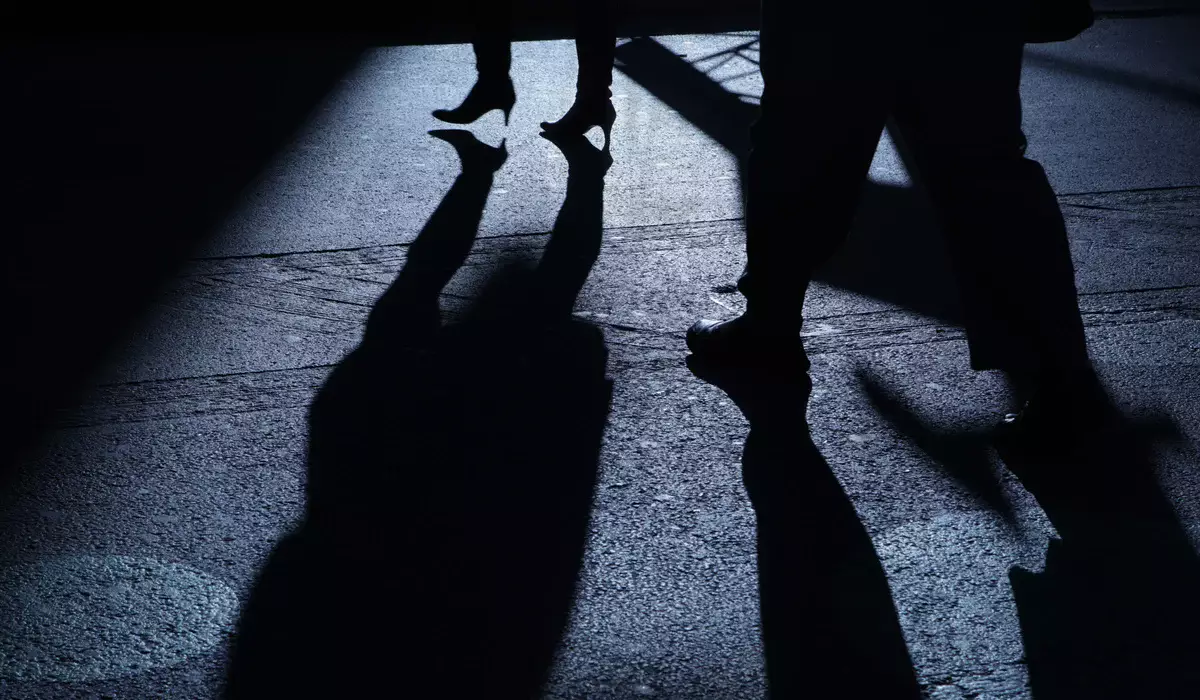 Заглядывал в окна и отслеживал геолокацию: сталкера осудили в Атырауской области