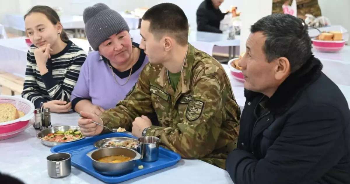   Қарағанды гарнизонының әскери бөліміне сарбаздардың ата-анасы барды   