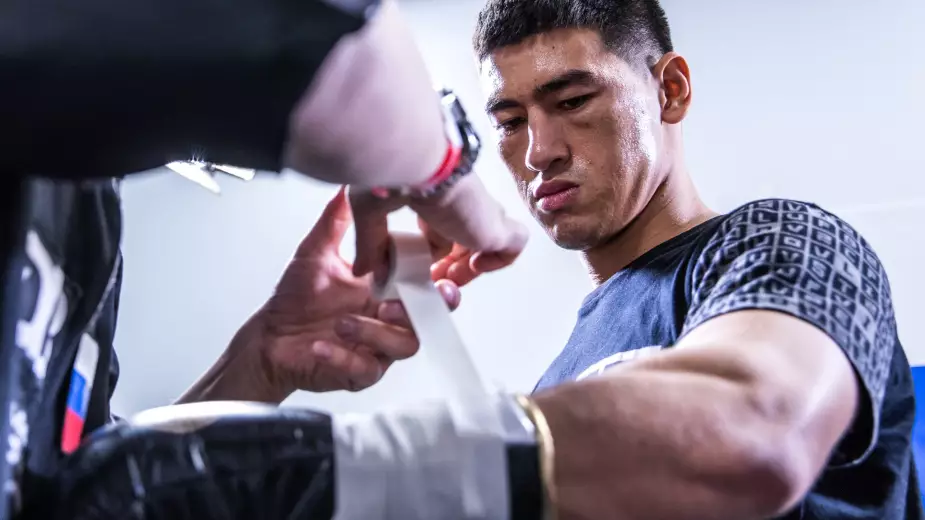 Стал известен соперник Бивола перед трилогией с Бетербиевым