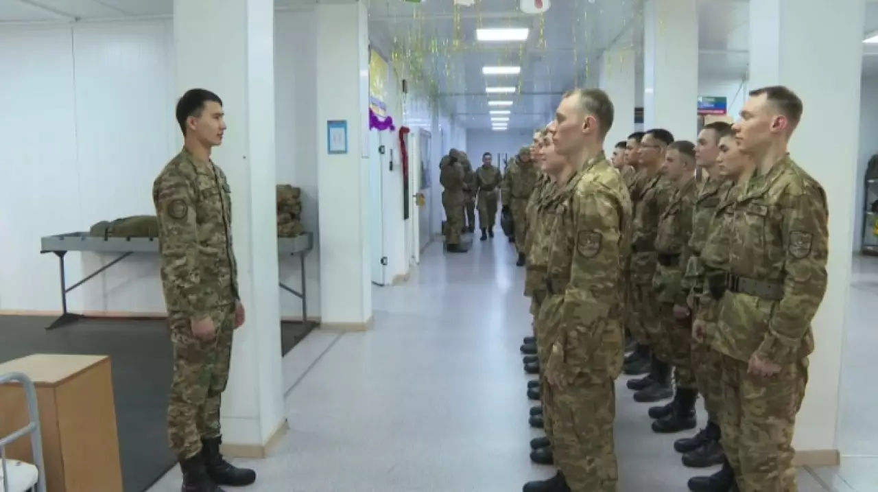 Три пары близнецов служат в одной части в Усть-Каменогорске