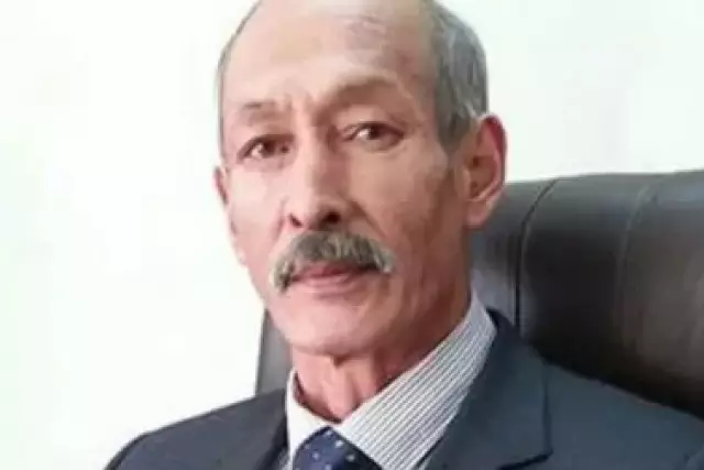 Болат Үсенбаев. Арнау жазғыш ақындарды қолпаштап...