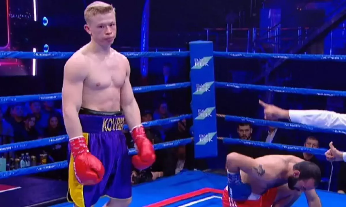 Казахстанец оформил быстрый нокаут на вечере бокса в Алматы