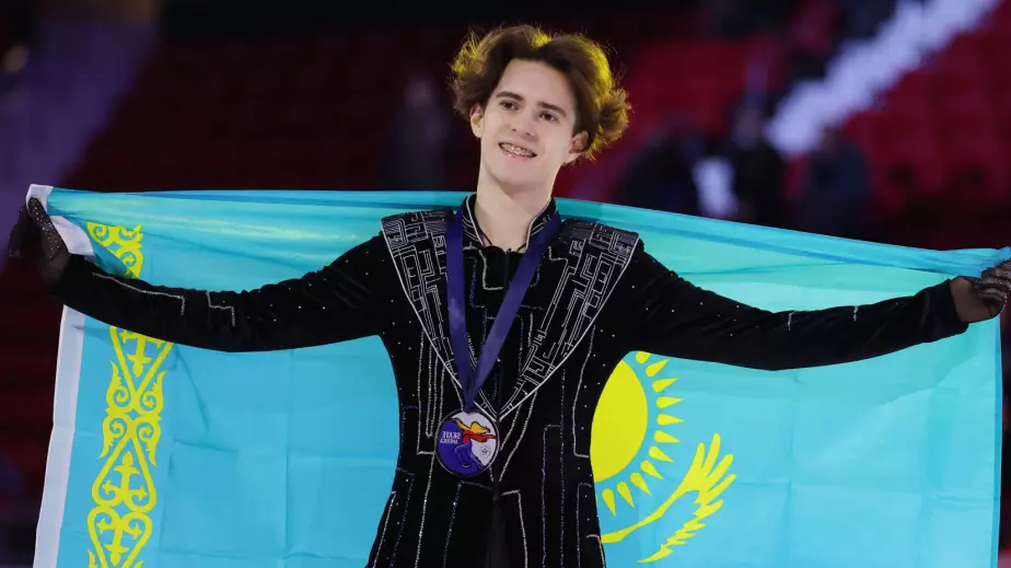 Начинал в торговом центре, а папа продал машину ради его карьеры. История Михаила Шайдорова