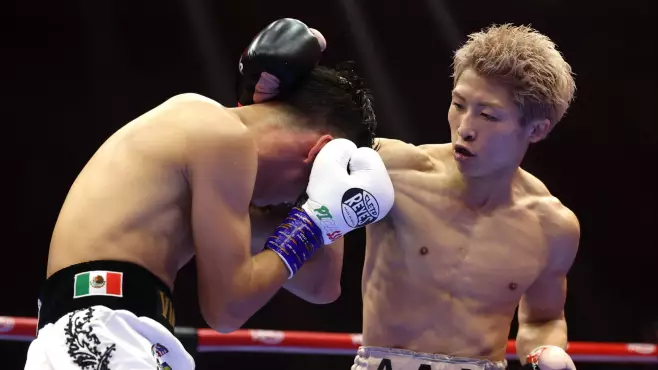 Единственный абсолютный чемпион мира в боксе оформил победу и вышел на 32-0