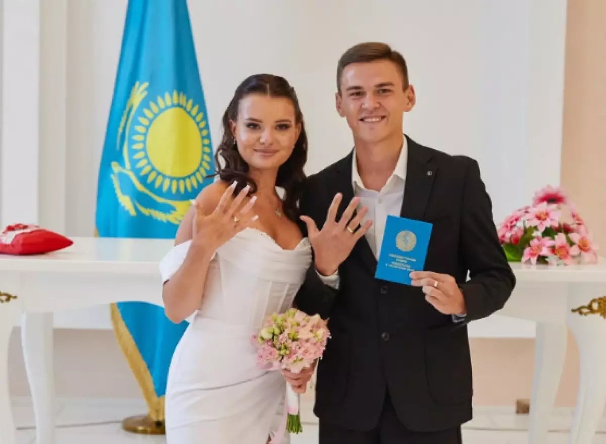 Защитник футбольного клуба "Кайрат" женился