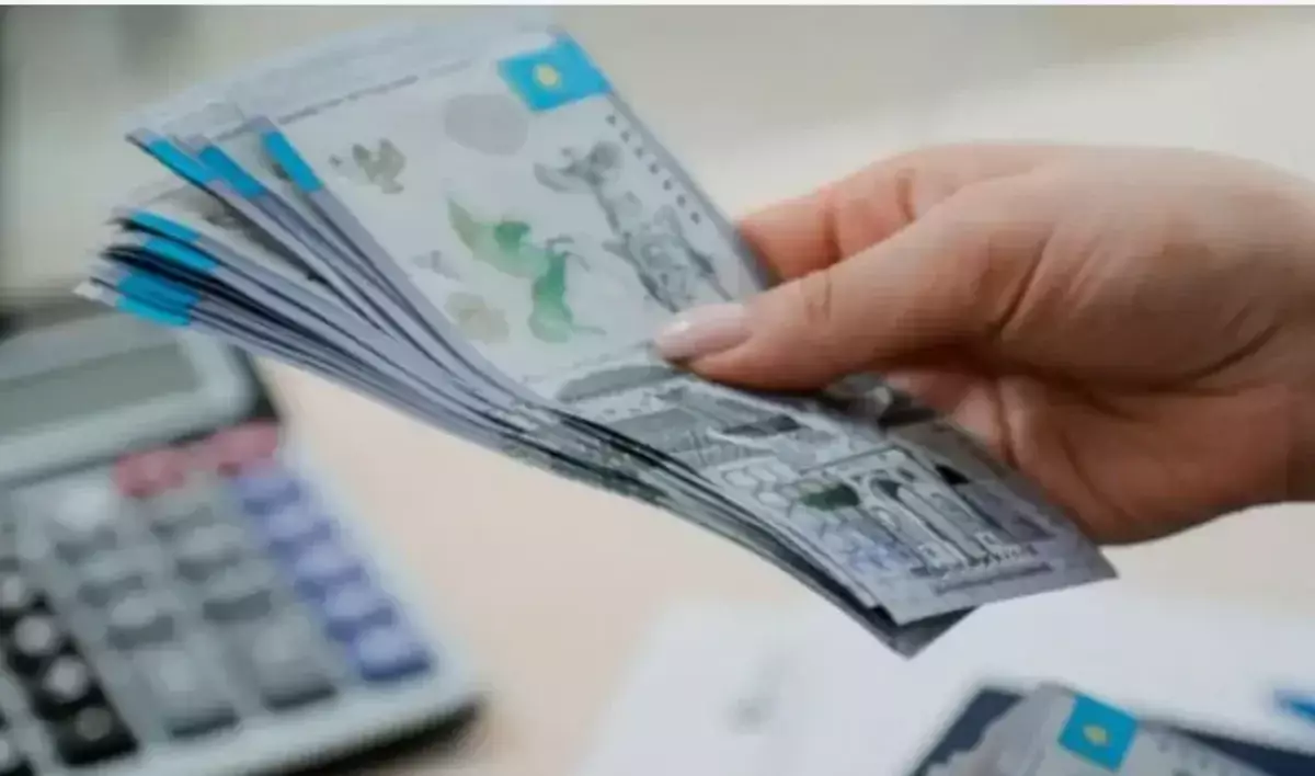 «Қай өңір бай, сол өңірде сыйақы бар»: Мұғалімдер сыйақыны қалай алады?