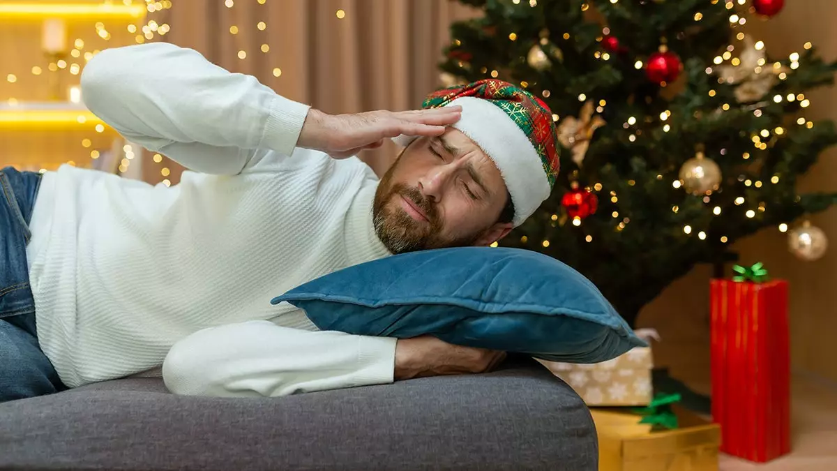 Пять популярных мифов о похмелье, которые не работают после праздничных возлияний, по мнению экспертов.