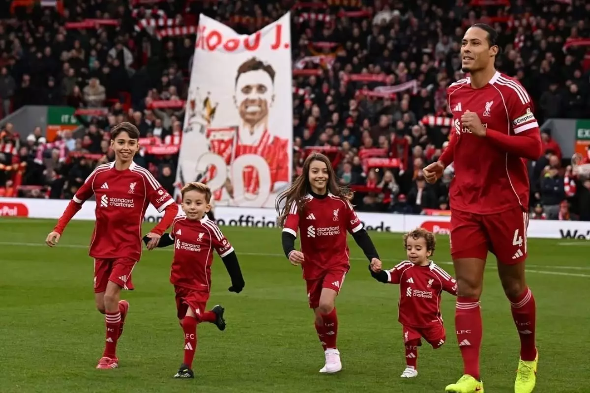 «Ливерпуль» трогательно почтил память Диогу Жоты вместе с его детьми