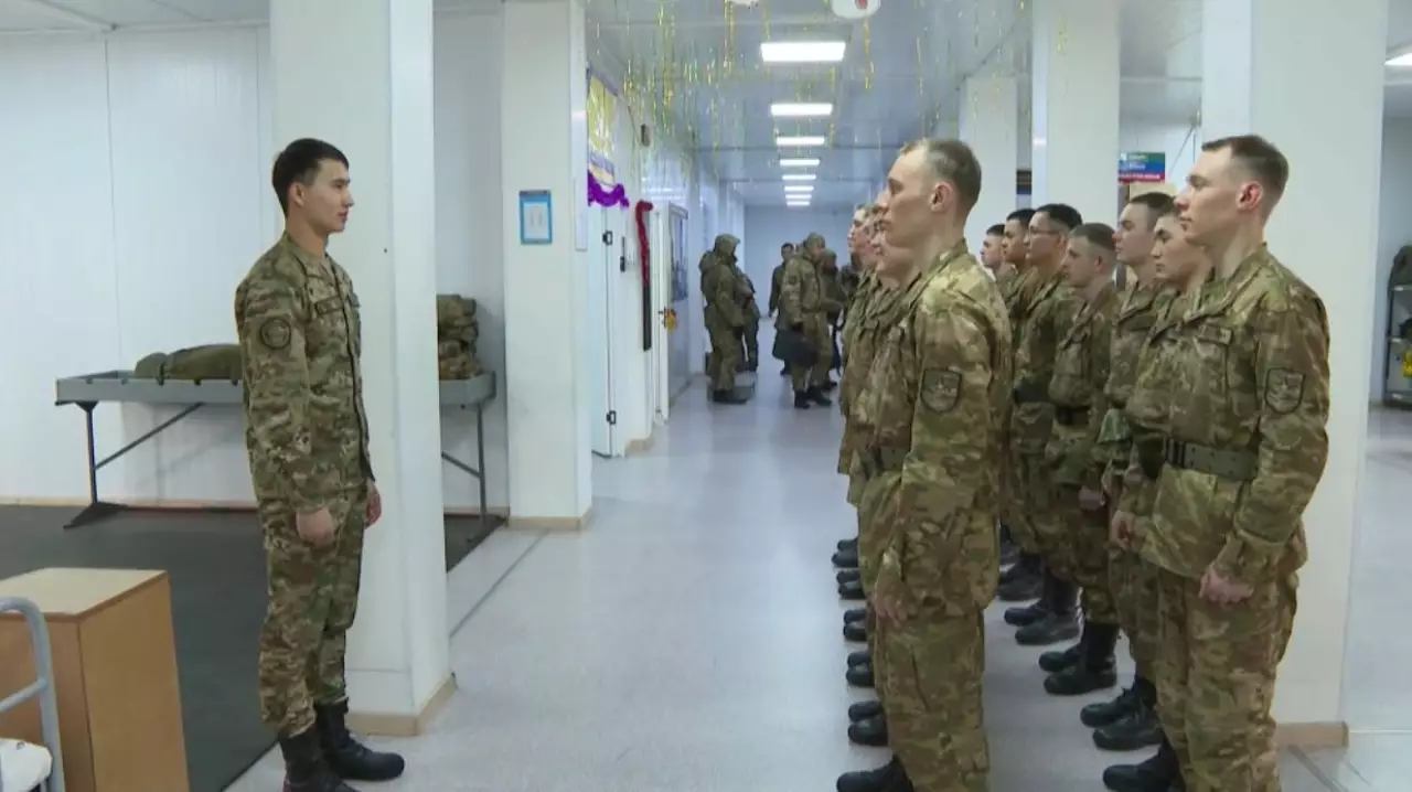 Өскеменде 3 егіз сарбаз әскери қызметте бірге жүр