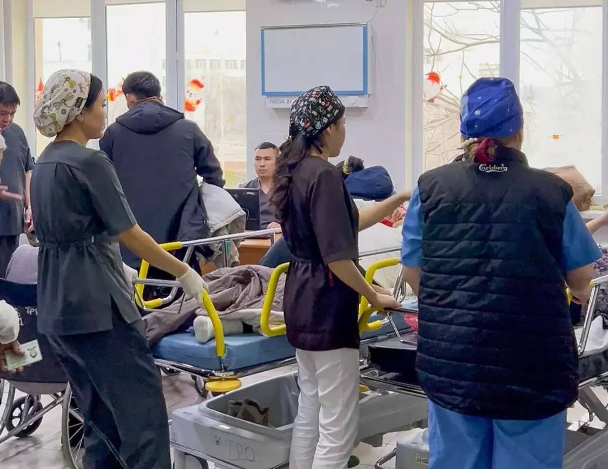 Мангистауская больница в усиленном режиме: гололёд стал причиной наплыва пациентов в приёмный покой - новости на Lada.kz 27.12.2025