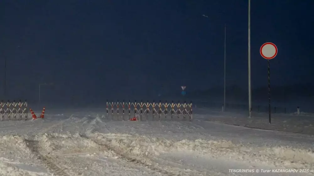 Из-за погодных условий ограничили движение в ряде областей, закрыты выезды из Астаны