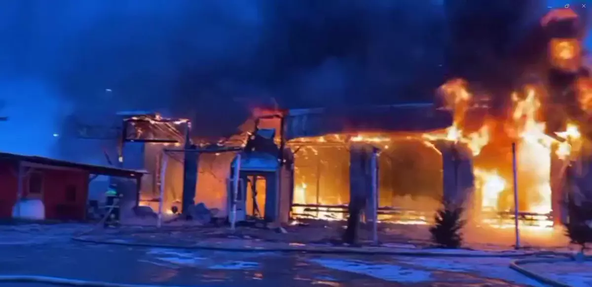 Кафе загорелось на трассе в Туркестанской области