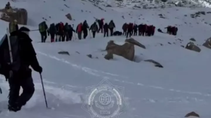 Число погибших после схода лавины в горах Казахстана возросло до трех