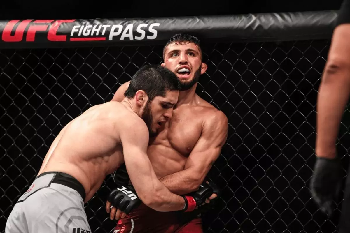 Почему Ислам Махачев «отменил» схватку с Арманом Царукяном