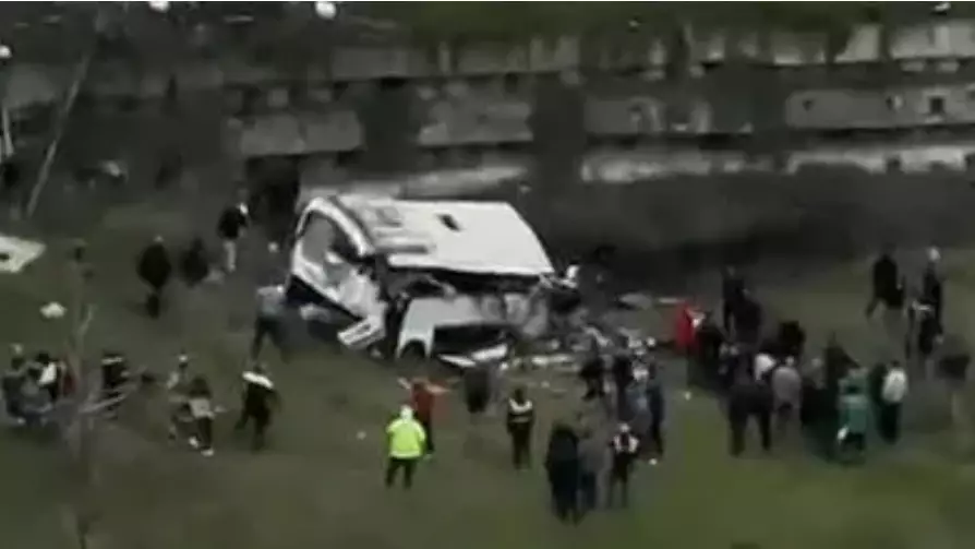 Ыстамбұлда автобус шатқалға құлап кетті: қаза тапқандар бар