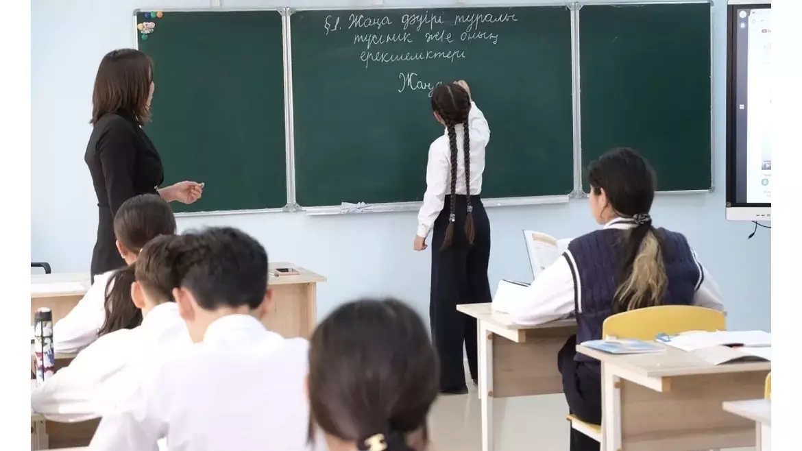 Неліктен Қазақстанда кейбір мұғалімдер сыйақысыз қалып отыр
