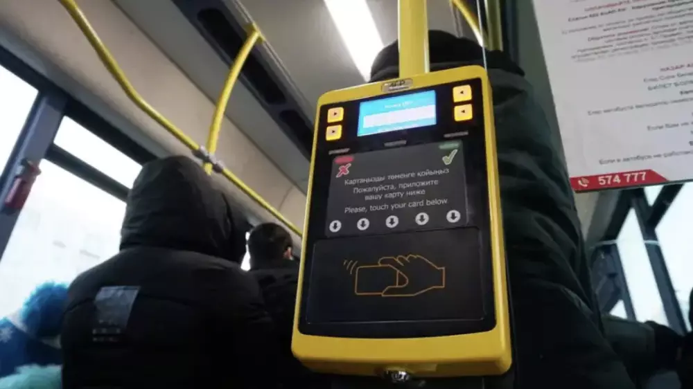 Теміртауда ер адам автобуста 18 жастағы жігіттің аяғына пышақ сұғып алған