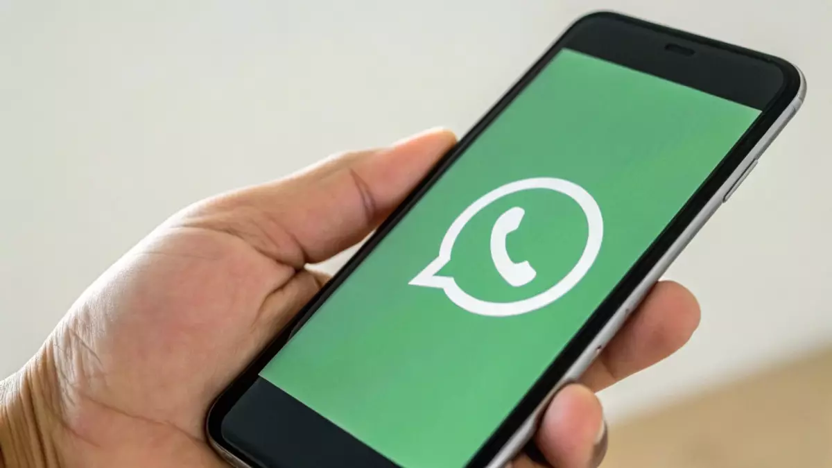 Казахстанцев предупредили о «тихом» захвате WhatsApp