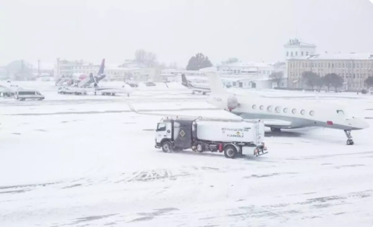 АҚШ-та қалың қардан 10 мыңнан астам рейс тоқтатылды
