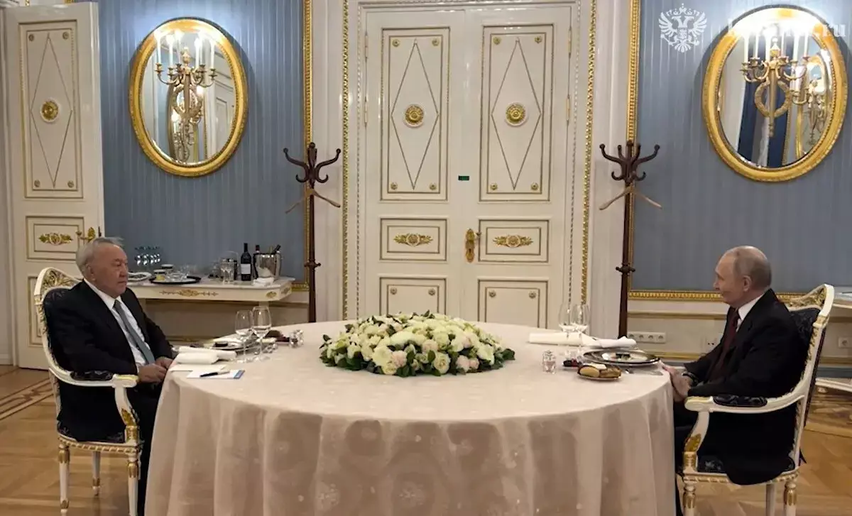 Путин встретился с Назарбаевым в Кремле - новости на Lada.kz 28.12.2025