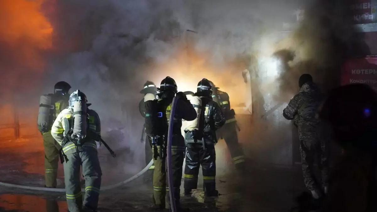 Выгорело 800 "квадратов": в Астане ликвидировали крупный пожар