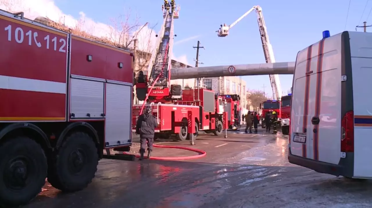 Астанада ғимараттан шыққан өрт сөндірілді