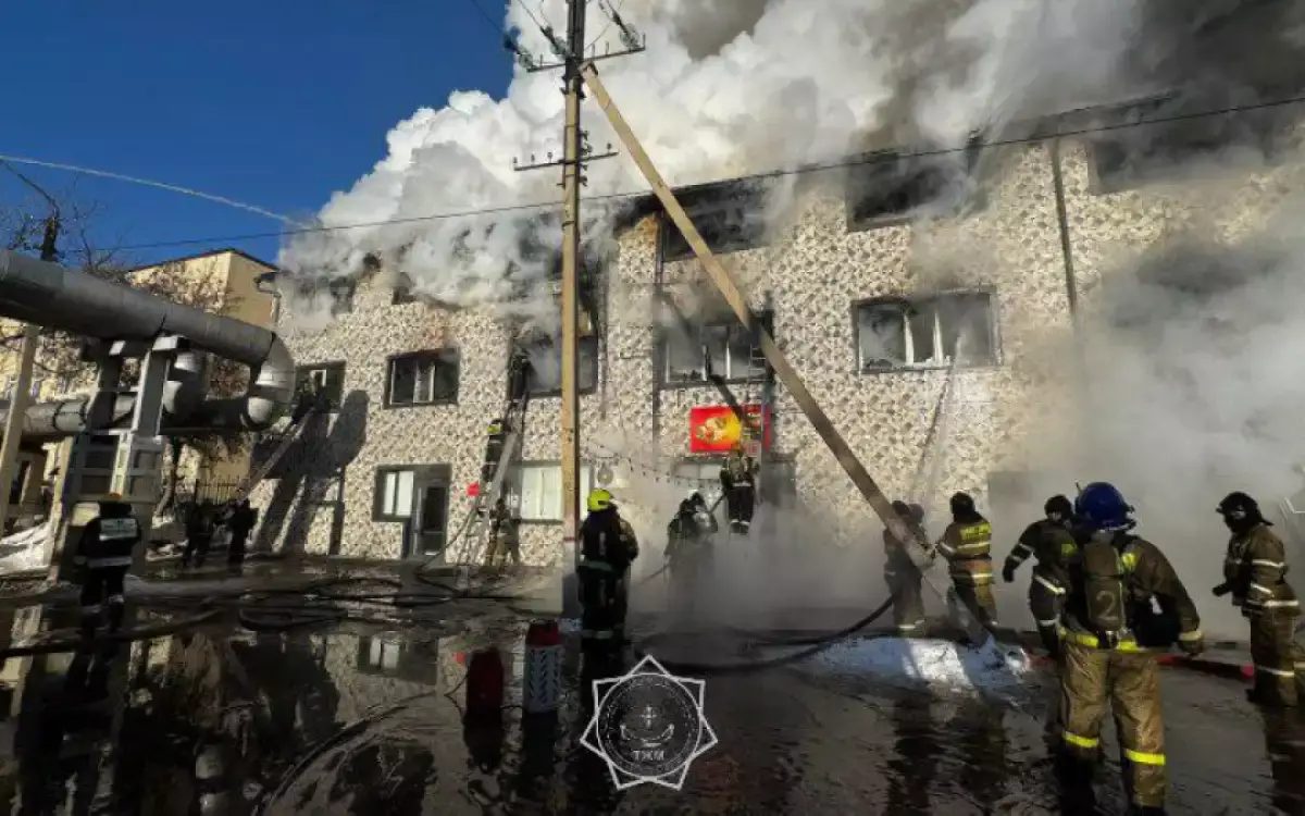 «24 техника, 100 адам»: Астанада алапат өрт орын алды