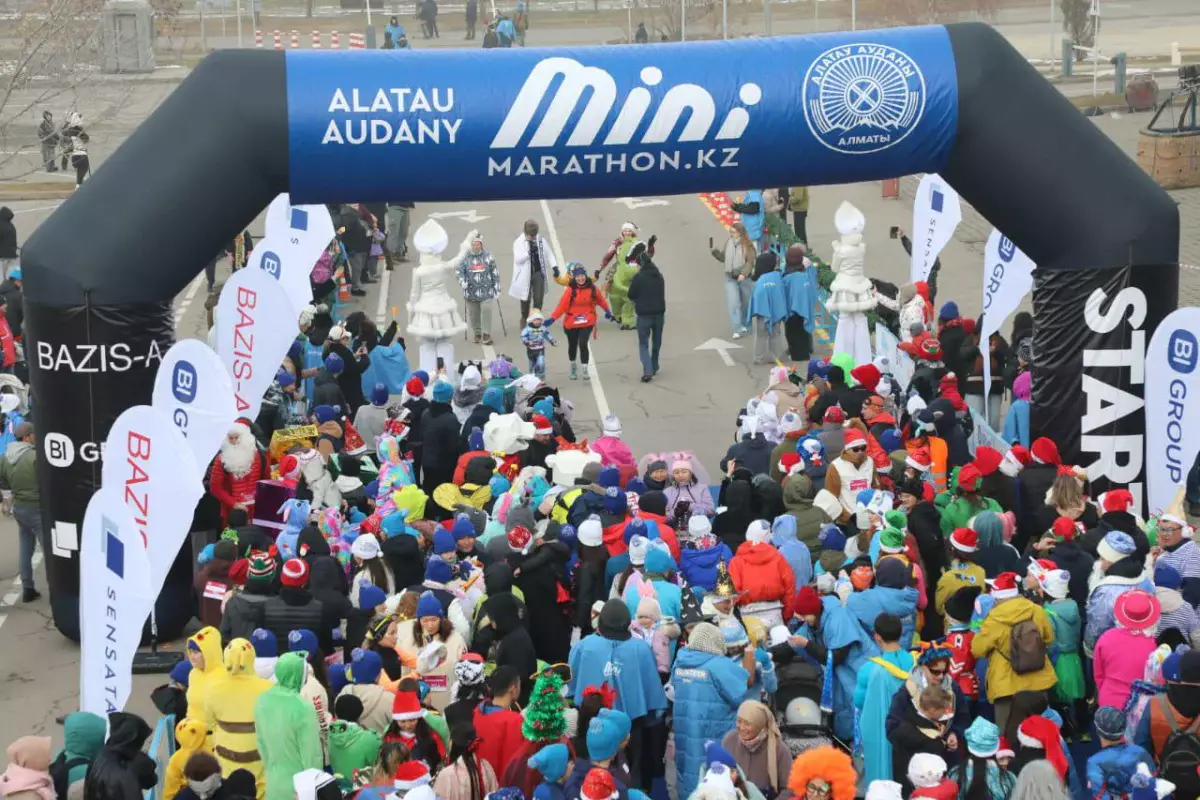 В Алматы прошёл предновогодний семейный забег под девизом «Одна цель. Один путь»