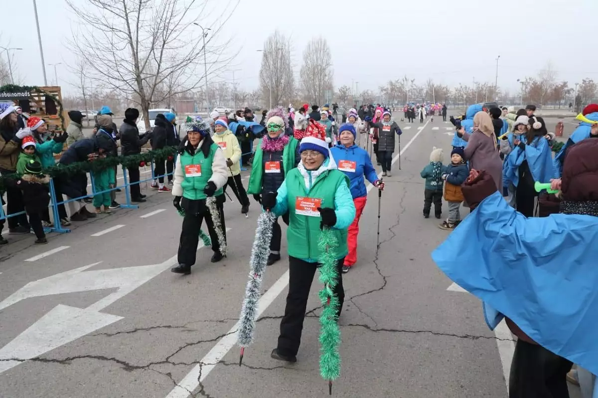 Алматыда «Бір мақсат. Бір бағыт» ұранымен жаңа жылдық отбасылық марафон өтті