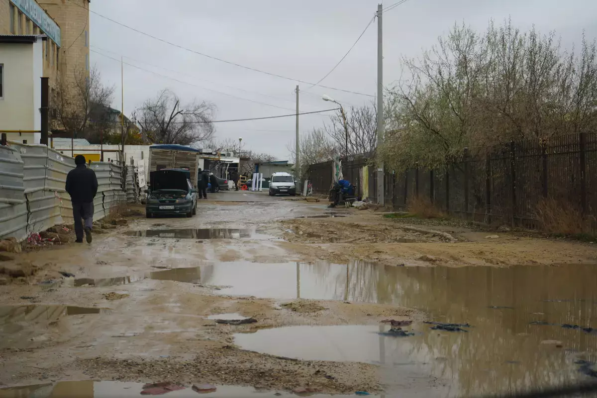 Это не дорога, а болото: когда отремонтируют бесхозный участок в Актау? - новости на Lada.kz 28.12.2025