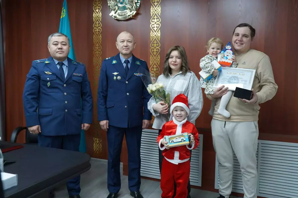 Павлодарда зейнеткерді алаяқтардан құтқарған такси жүргізушісі марапатталды