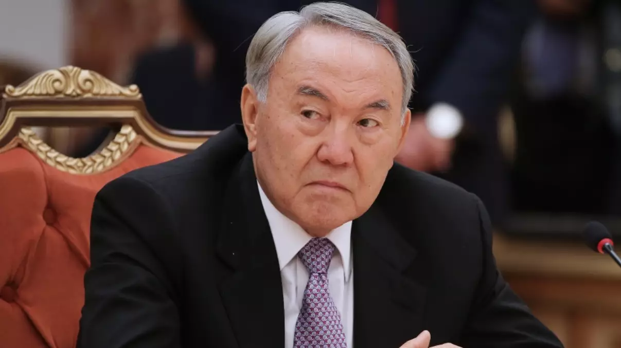 Назарбаеву предлагают запретить выезд из Казахстана