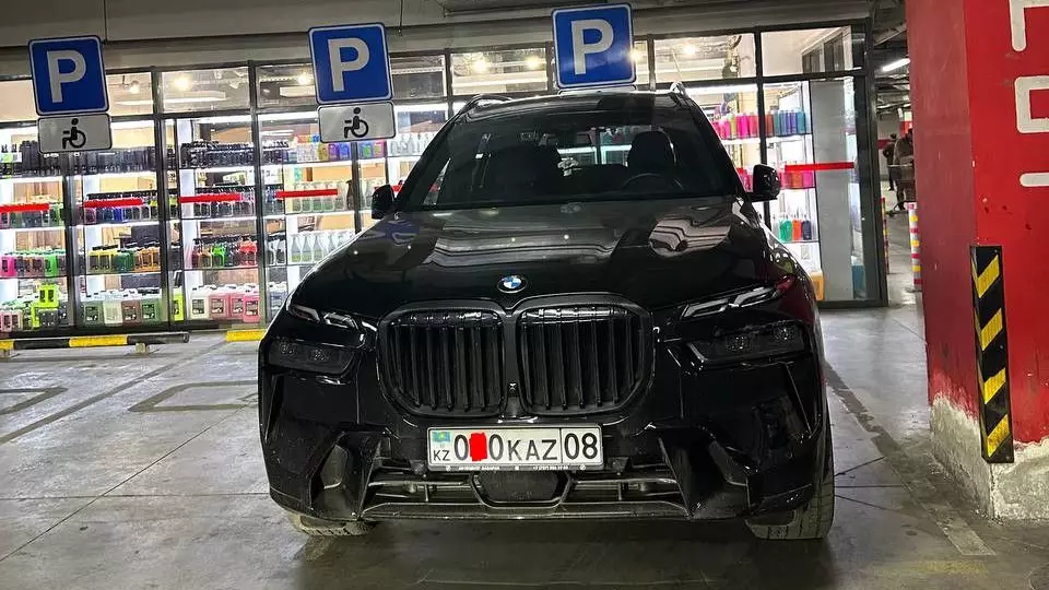 «Жаяу жүргісі келмеді ме?»: Елдос Сметовке қатысты көлік жанжалға ұласты