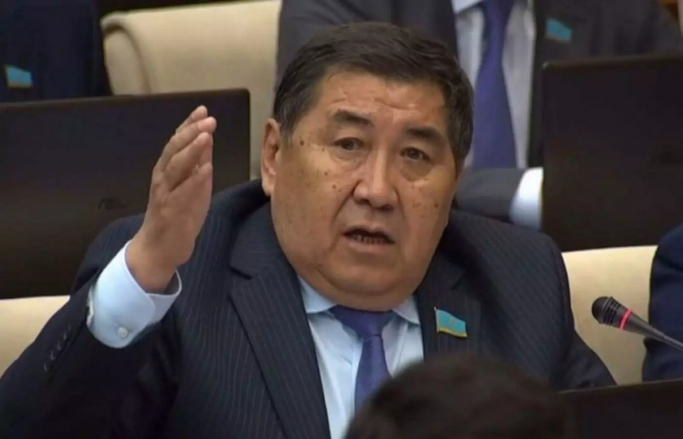 Назарбаевтың Путинмен кездесуі қоғамда пікірталас туғызды: депутат неге алаңдаулы?