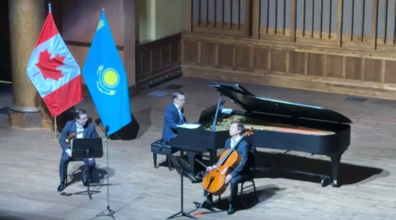 Казахстанские музыканты покорили зрителей Канады