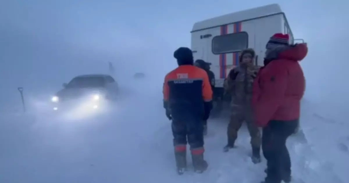  Қар құрсауында қалған 15 адам құтқарылды 