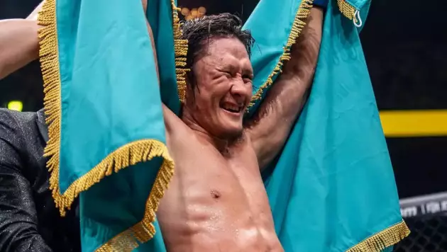 Прямая трансляция чемпионского поединка Жалгаса Жумагулова против экс-бойца UFC