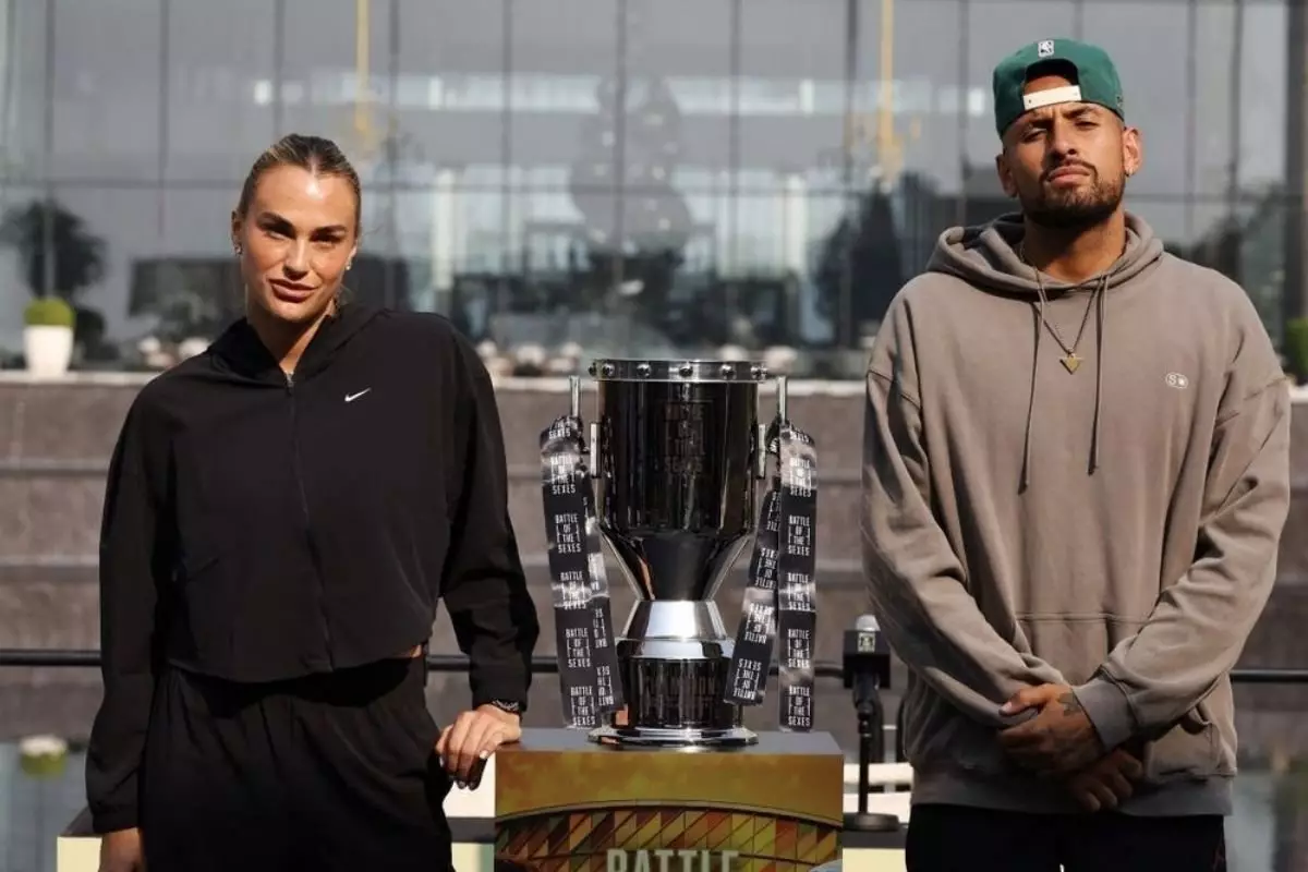 Соболенко проиграла мужской 671-й ракетке мира в «Битве полов»