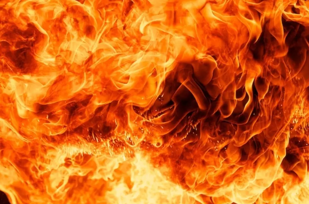 Крупный пожар произошел на рынке в Атырау