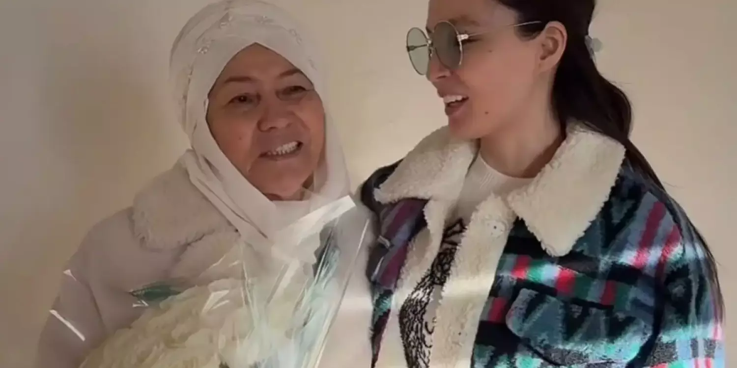 Жұлдыз Әбдікәрімова анасын қалай қуантқанын көрсетті