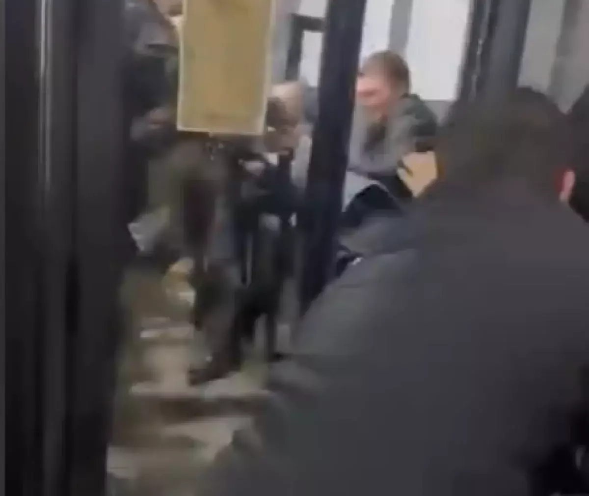 Массовая драка произошла в ночном баре в Атырау: возбуждено уголовное дело