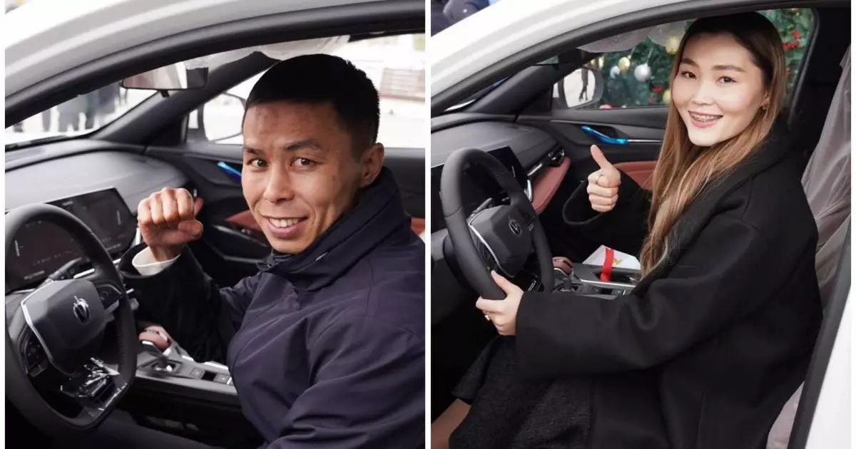  Түркістан облысының әкімі екі спортшыға көлік сыйлады 