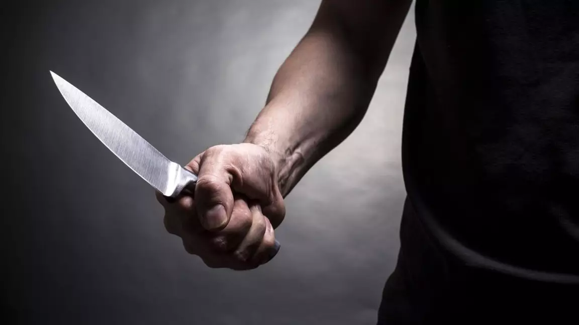 Аяғына пышақ тығып алды: Қарағанды облысында қоғамдық көліктегі қанды қылмыс