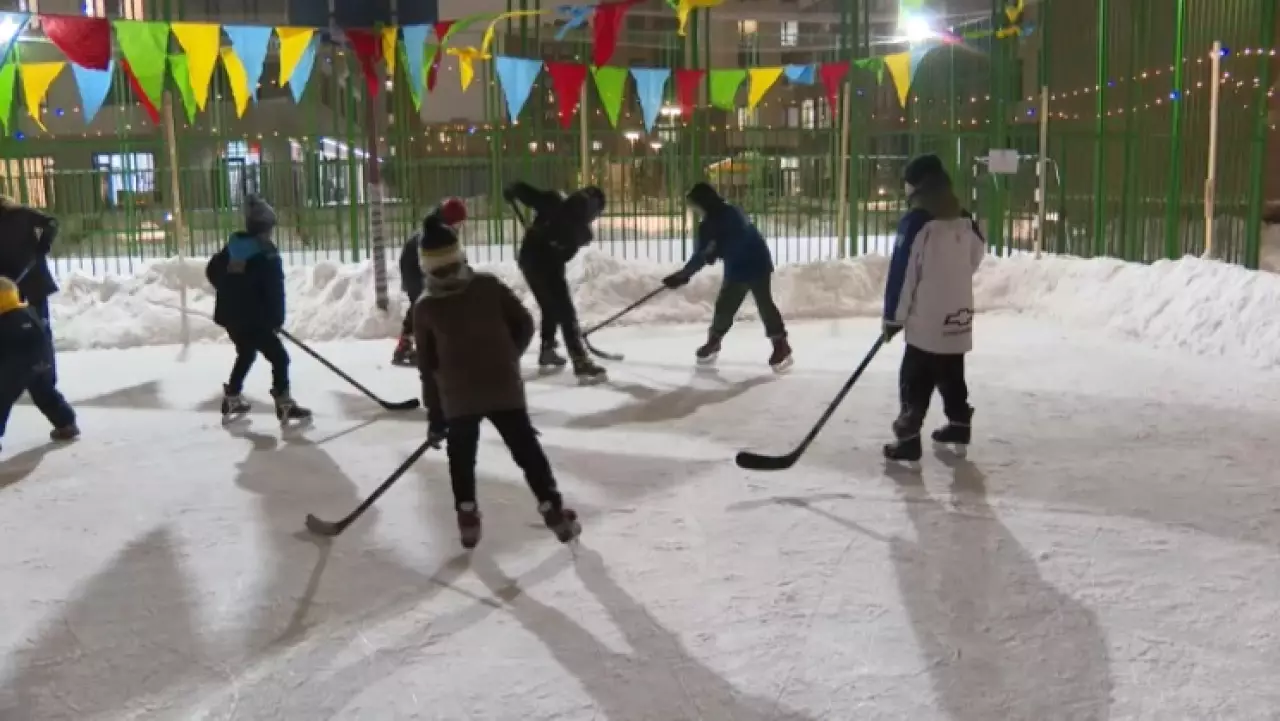 Каток во дворе ЖК своими руками сделали астанчане