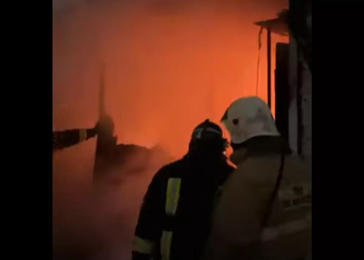 Пожар на рынке «Дина»: огонь охватил 500 кв. метров