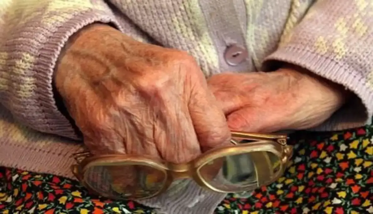 Курьер зейнеткердің алданғанын түсініп, 8,5 млн теңгесін сақтап қалған