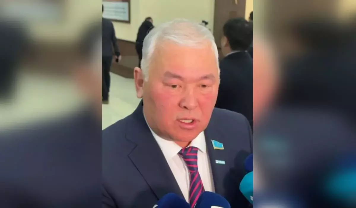 Без онлайн-кредитов и с гарантией на жилье: какие законы защитили казахстанцев в этом году