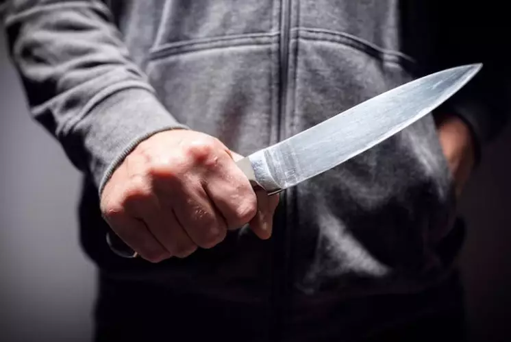 В Астане возле ночного клуба зарезали 18-летнего парня