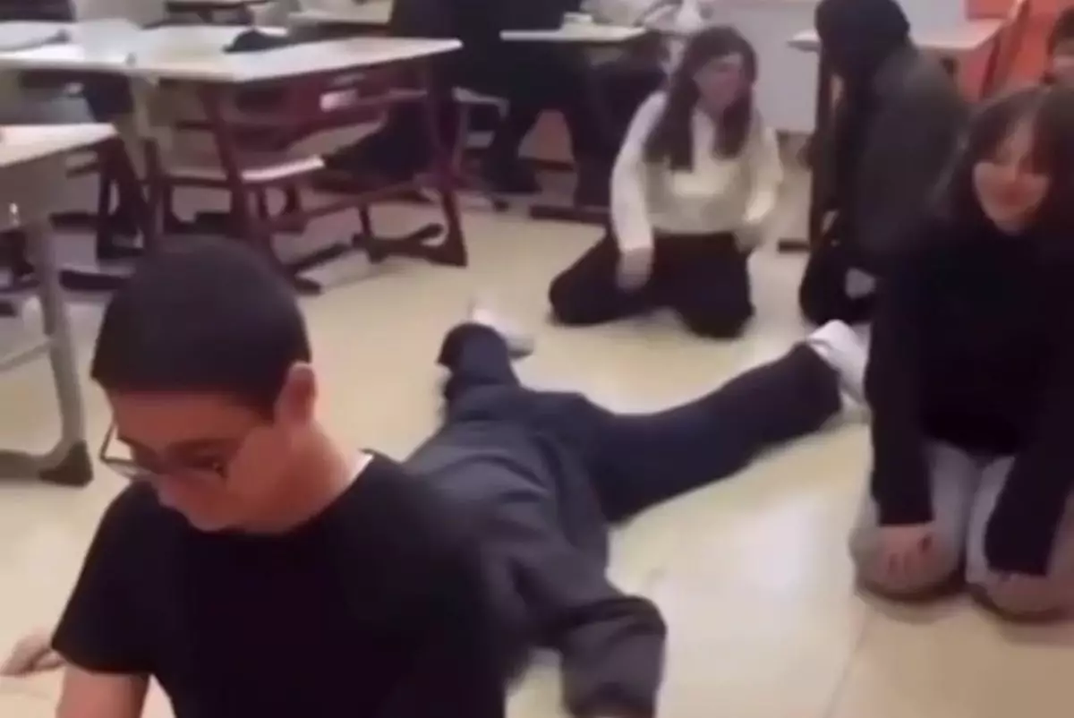 Жаңа секта ма? Түркияда намазды мазақ еткен TikTok-тренді шықты