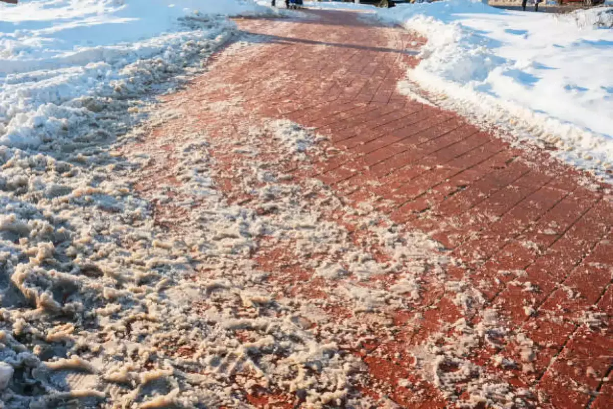 Новый стандарт и новые решения: чем в Казахстане заменяют соль на дорогах